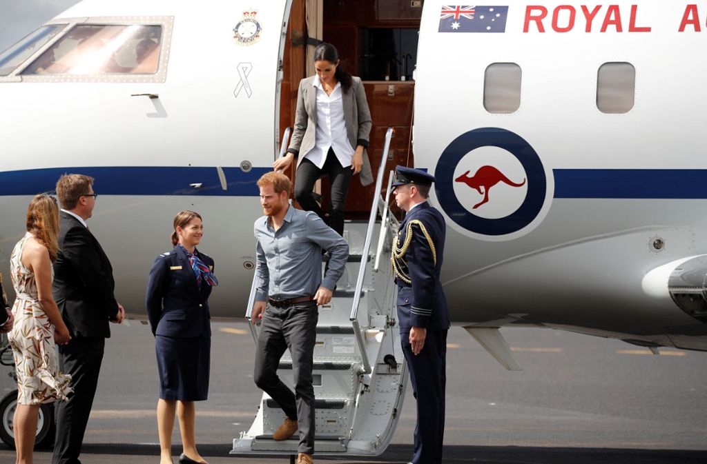 Am zweiten Tag ihrer Australien-Reise landeten Prinz Harry und seine Frau Meghan in Dubbo etwa 400 Kilometer nordwestlich von Sydney.
