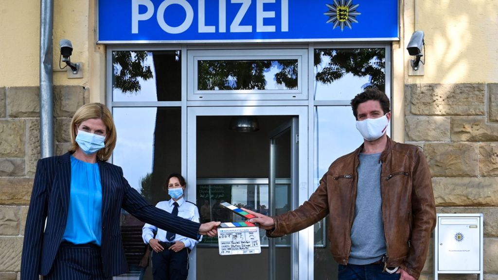  Wo Polizei draufsteht, ist manchmal ein TV-Team drin. Das falsche Revier steht seit elf Jahren im Römerkastell. Dort wird nach der Corona-Pause für die „Soko Stuttgart“ gedreht. Unter anderem geht es um einen Mord in der Gay-Szene. 