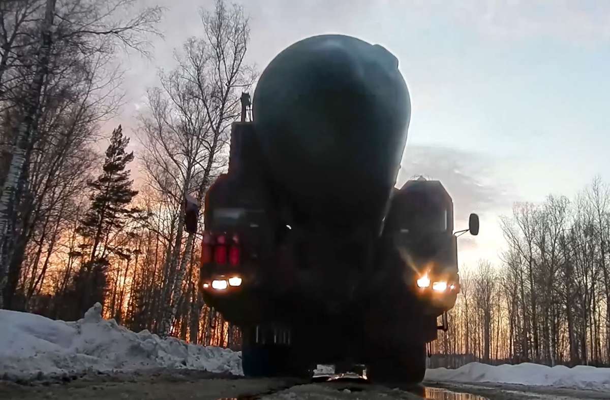 Das russische Militär hat mit Übungen seiner strategischen Raketentruppen begonnen und mobile RS-24 in Sibirien eingesetzt, um die massiven nuklearen Fähigkeiten des Landes inmitten der Kämpfe in der Ukraine zu demonstrieren.
