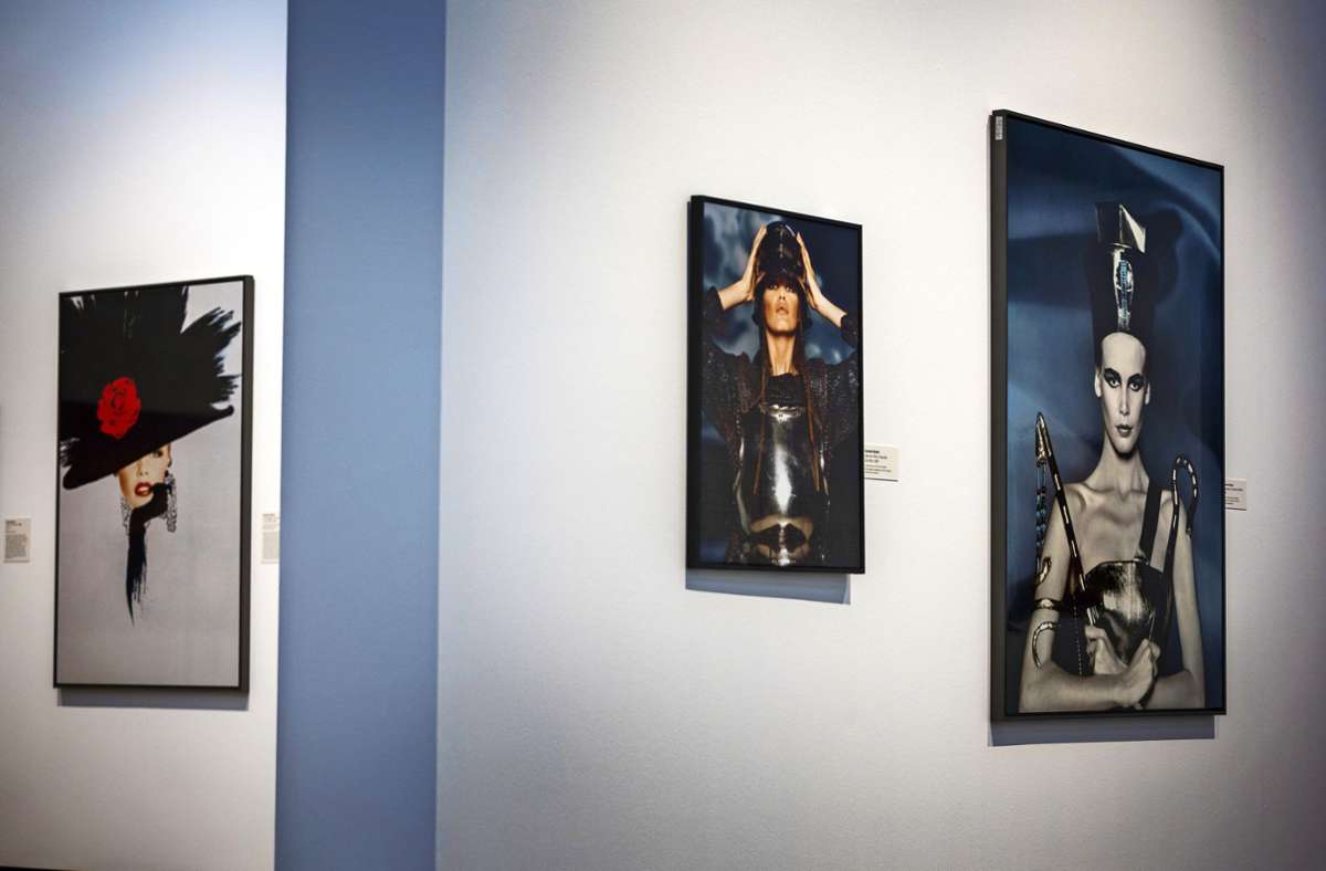 Knapp 90 Exponate, darunter viele Porträts, Landschaftsaufnahmen wie auch farbstarke Mode- und Werbeaufnahmen, sind demnächst in der Galerie Stihl Waiblingen zu sehen. Das Foto oben zeigt das Topmodel Claudia Schiffer bei diversen Sessions im Jahr 1991.