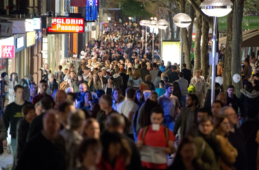 Über 200 000 Besucher und damit ein Rekordergebnis zählt die City-Initiative bei der langen  Einkaufsnacht in Stuttgart. Foto: Lichtgut - Oliver Willikonsky