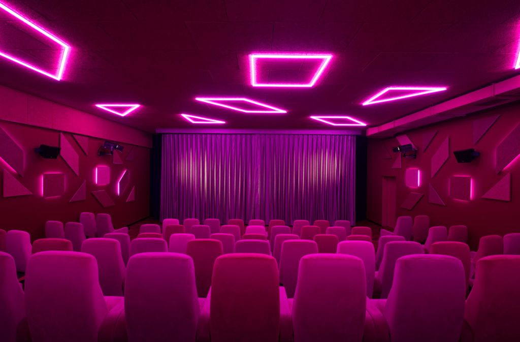 Preisgekrönte starke Farbigkeit: Das Frame Magazin kürte das im Jahr 2017 in Berlin eröffnete Delphi Lux Kino der Yorck Gruppe mit sieben Sälen. Ester Bruzkus und Patrick Batek gestalteten das Innere der Kinosäle sowie die öffentlichen Bereiche.