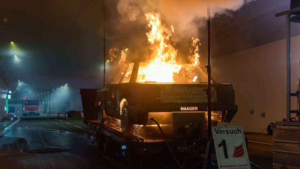 Bauprojekt in Stuttgart: Brandsimulation: Feuer und Rauch im Rosensteintunnel