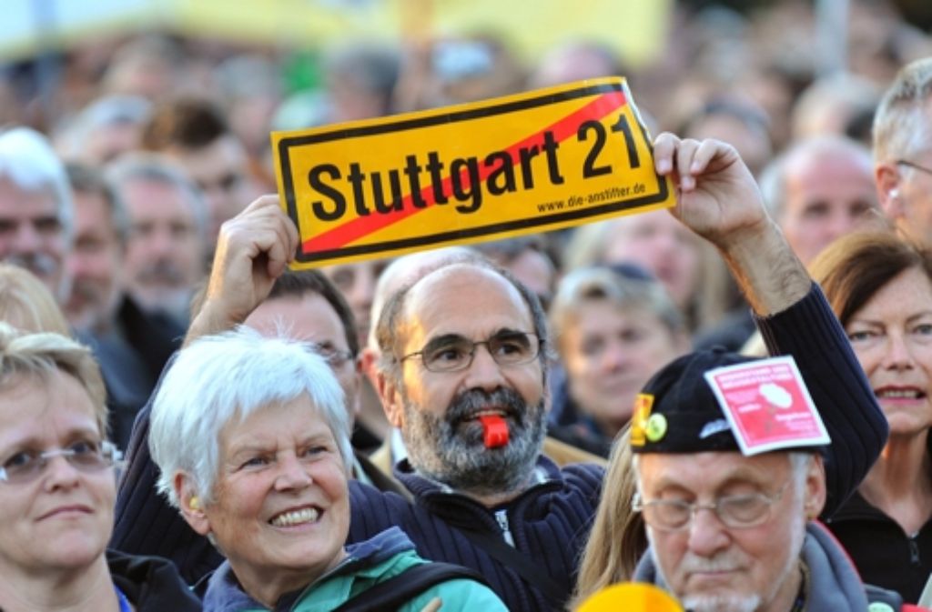 Der Protest gegen das Bahnprojekt Stuttgart 21 beginnt bereits in den 1990er-Jahren. Wir zeigen wichtige Stationen in einer Bilderstrecke.