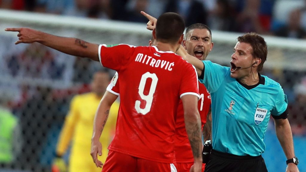 Serbien verliert bei der WM mit 1:2 gegen die Schweiz – und beschwert sich hinterher vor allem über den deutschen Schiedsrichter Felix Brych. 