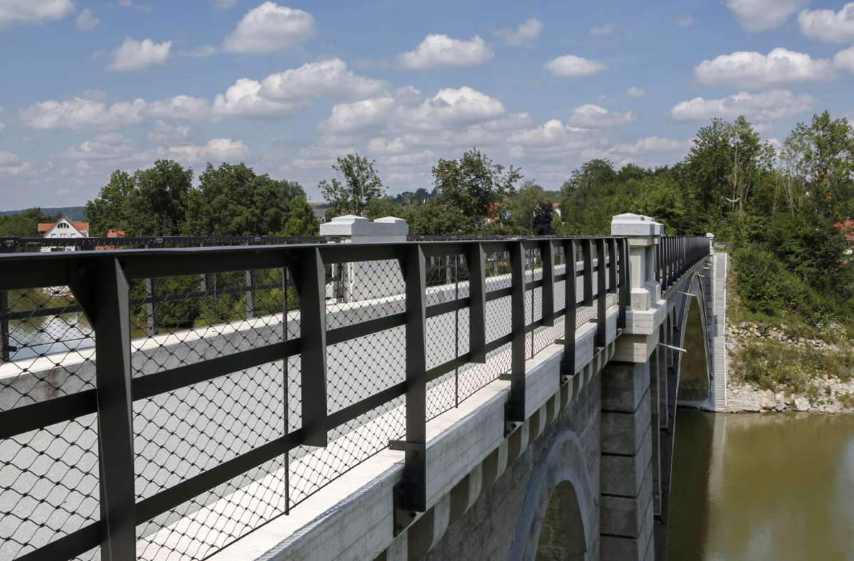 Instandsetzung einer denkmalgeschützten Stampfbetonbrücke/ Illerbrücke, Illerbeuren