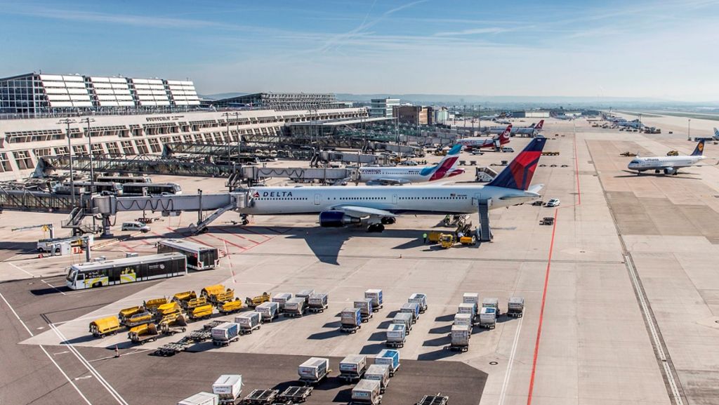 Spitzentag der Sommer-Reisewelle: Massen von Urlaubern am Flughafen Stuttgart erwartet