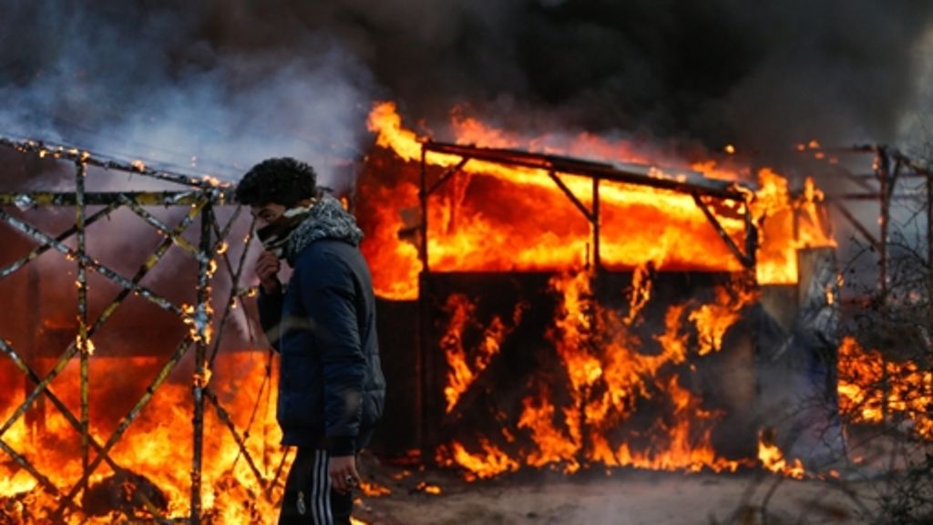 Flüchtlingslager in Calais: Widerstand und Steinwürfe bei der Räumung