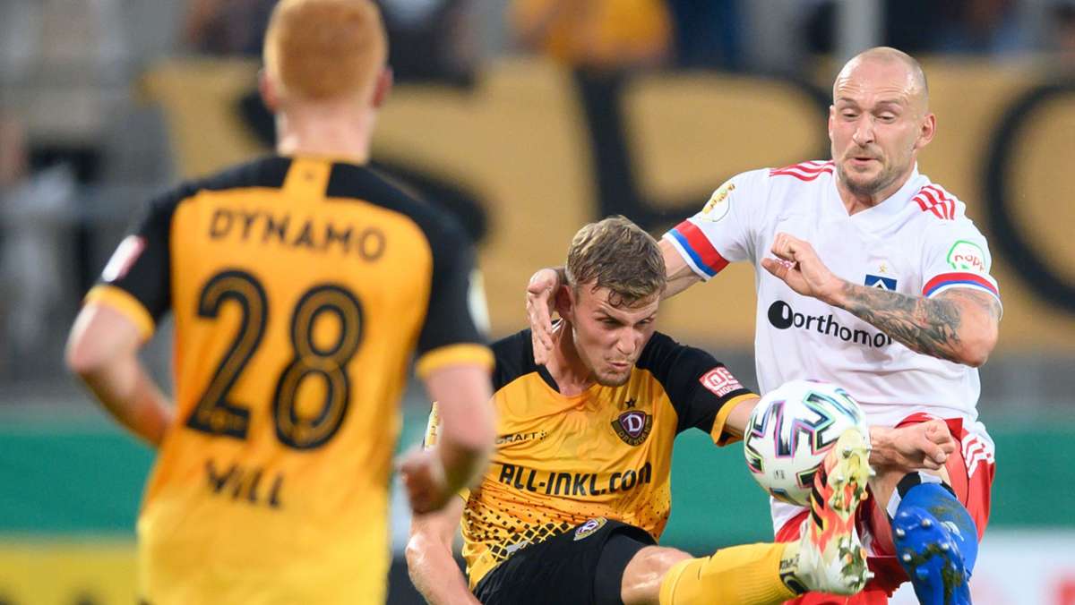  Nach dem Pokal-Spiel des Fußball-Zweitligisten Hamburger SV beim Drittligist Dynamo Dresden ist HSV-Neuzugang Toni Leistner auf einen Dynomo-Fan losgegangen. Nun hat er sich dafür entschuldigt. 