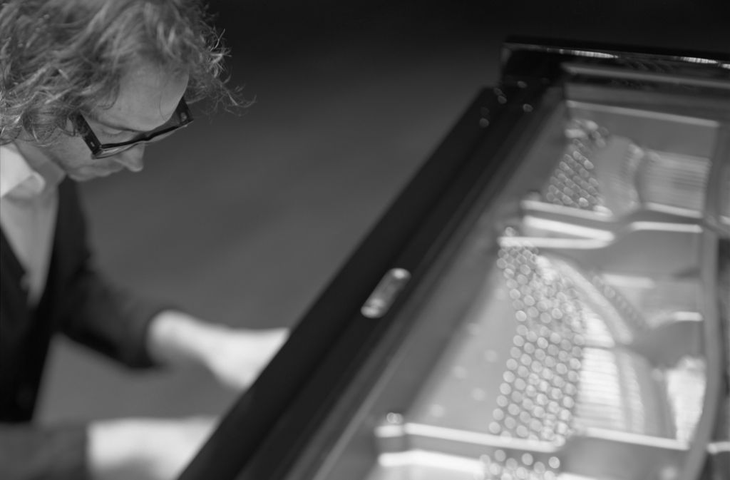 Der britische Pianist James Rhodes spielt am 30. Oktober um 20 Uhr im Neuen Schloss