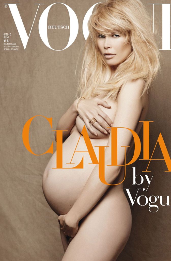 Karl Lagerfeld durfte seine Claudia auch mit Babybauch für die Vogue fotografieren.