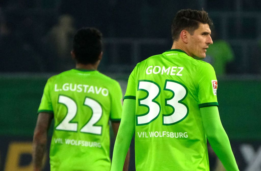 Ab 2016 streifte sich Gomez dann das grüne Trikot des VfL Wolfsburg über. Eineinhalb Spielzeiten verbrachte der Stürmer bei den Wölfen, bis es ihn dann im Winter 2017 wieder zurück in den Stuttgarter Kessel zog.