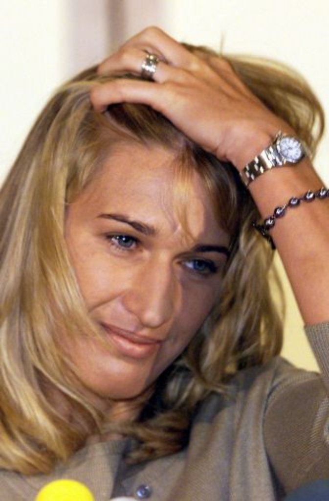 Am 13. August 1999 verkündet Steffi Graf bei einer Pressekonferenz unter Tränen ihren Rücktritt. Eine Ära ist zu Ende.