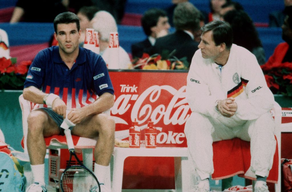 Daviscup-Finale und das auch noch vor der eigenen Haustüre in der Stuttgarter Schleyer-Halle: Carl-Uwe Steeb (links) eröffnete das Endspiel 1989 gegen Schwedens Nummer eins Mats Wilander.
