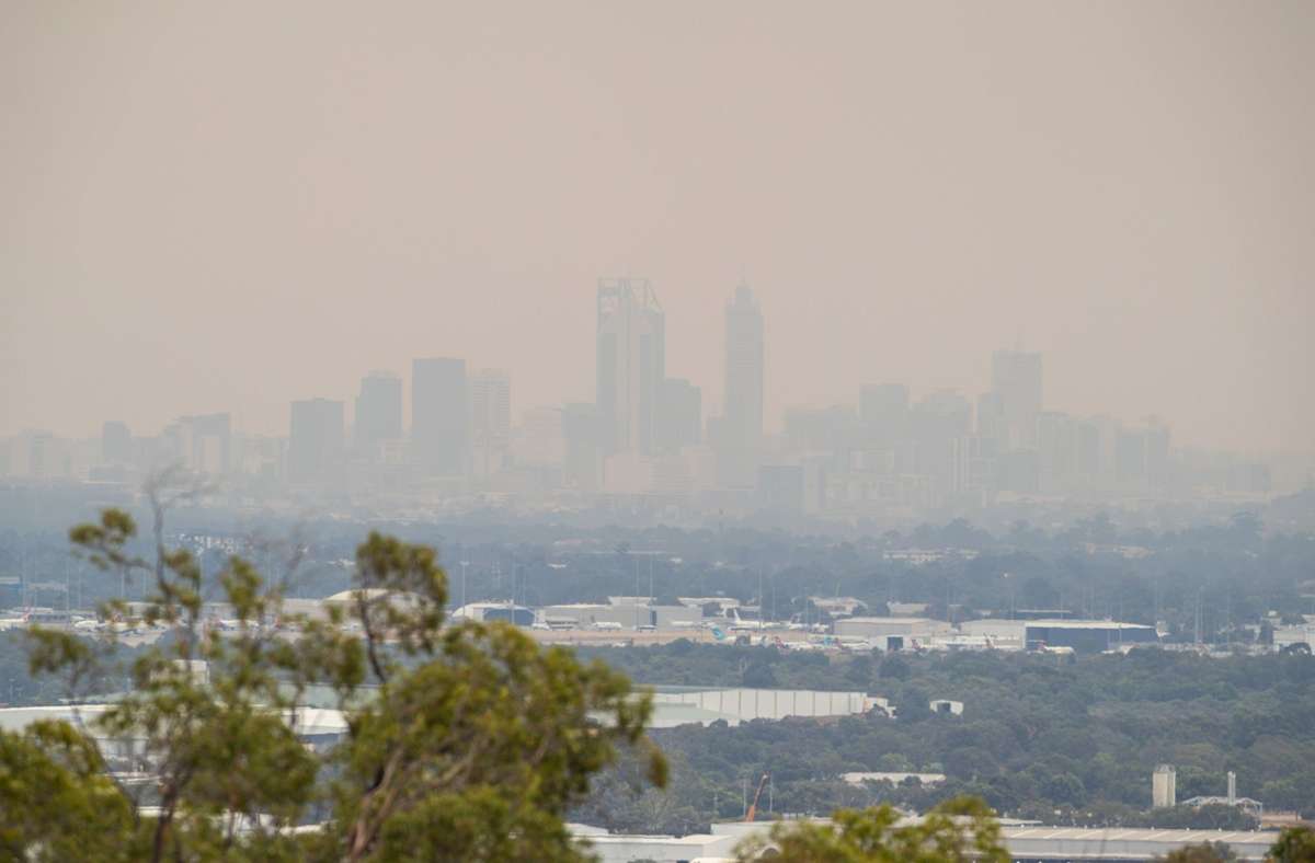 Die Rauchschwaden sind auch in Perth zu sehen.
