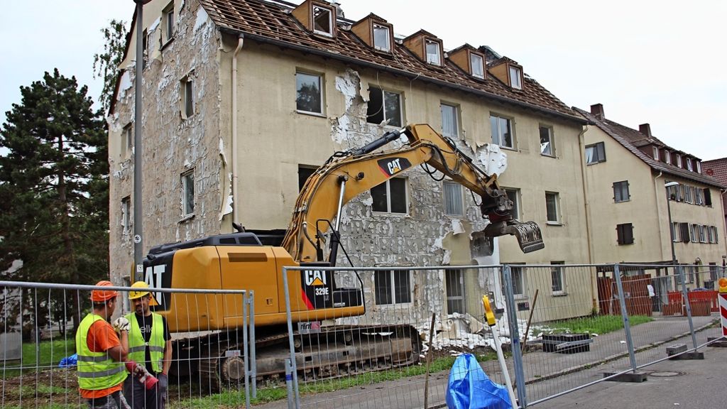 Abriss an der Keltersiedlung: SWSG lässt Haus nach Brandschaden abreißen