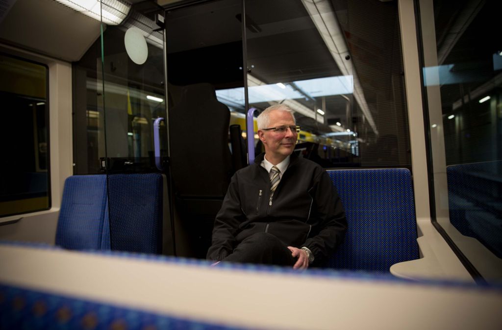 Nutznießer ist auch Thomas Dietz, Chef der Stadtbahnfahrerausbildung bei den SSB. Er kann nun ohne Umsteigen zur Arbeit nach Möhringen fahren.