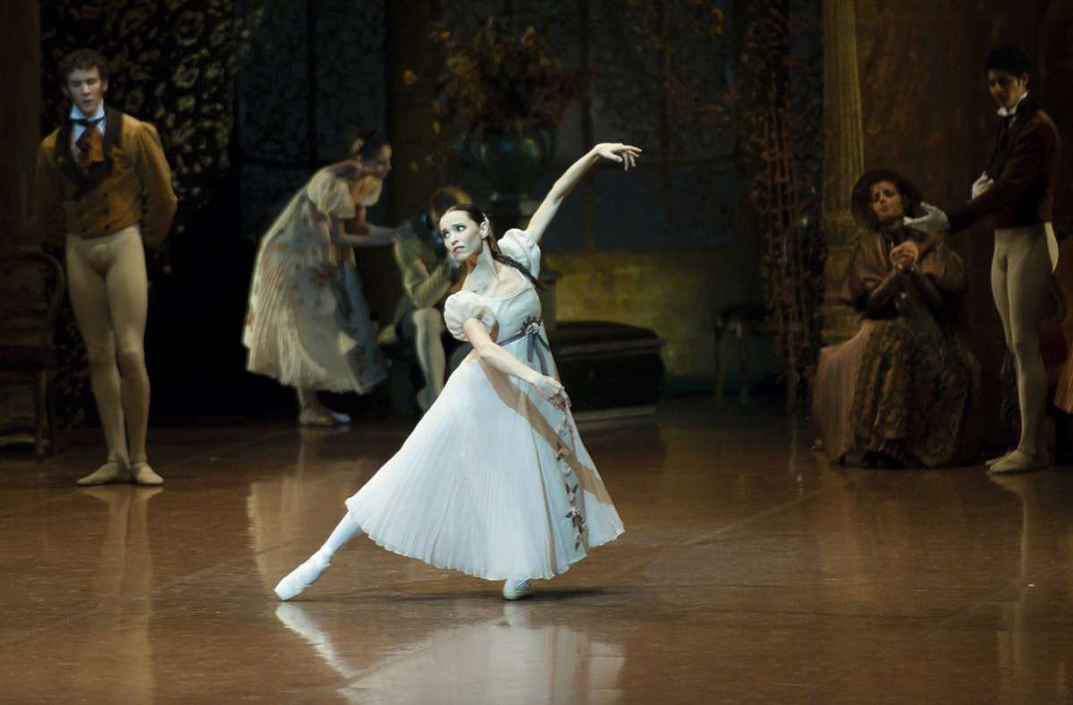 Crankos Meisterwerk „Onegin“ wird noch heute weltweit getanzt. Hier tanzt die Stuttgarter Solistin Miriam Kacerova die schwere Rolle der Tatjana.