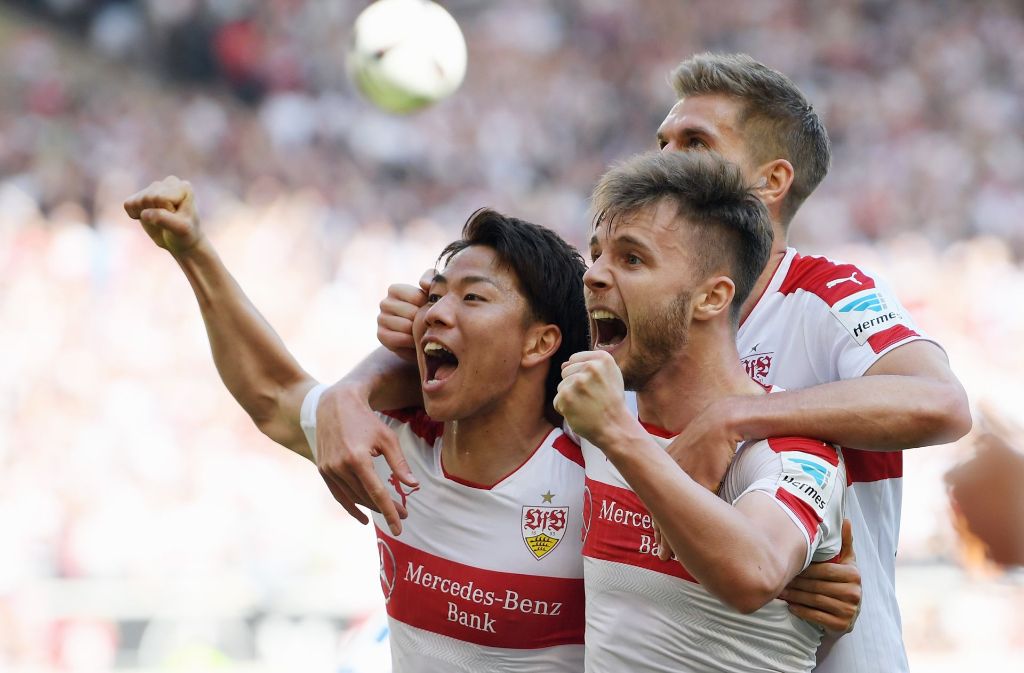 Derbysieg! Die Spieler des VfB Stuttgart freuen sich über das 2:0 gegen den Karlsruher SC.