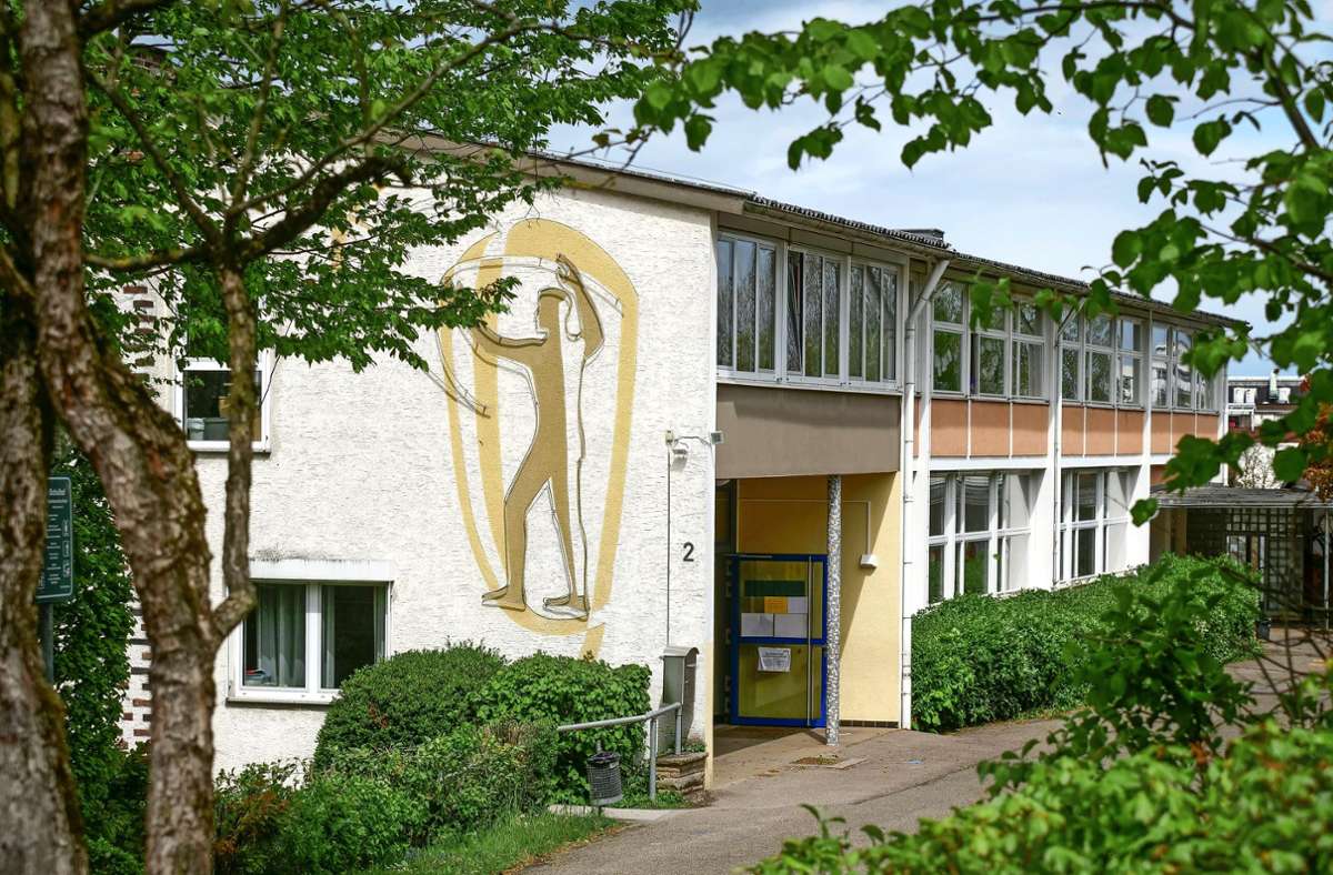 Die Kasteneckschule steht im Ortsteil Heutingsheim Foto: Simon Granville