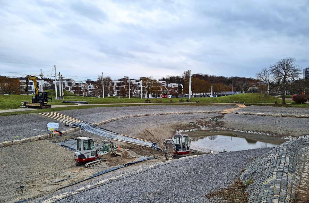 Rund zwei Wochen sollen die Arbeiten im Inselsee an der Stadtbahnhaltestelle Mineralbäder dauern.