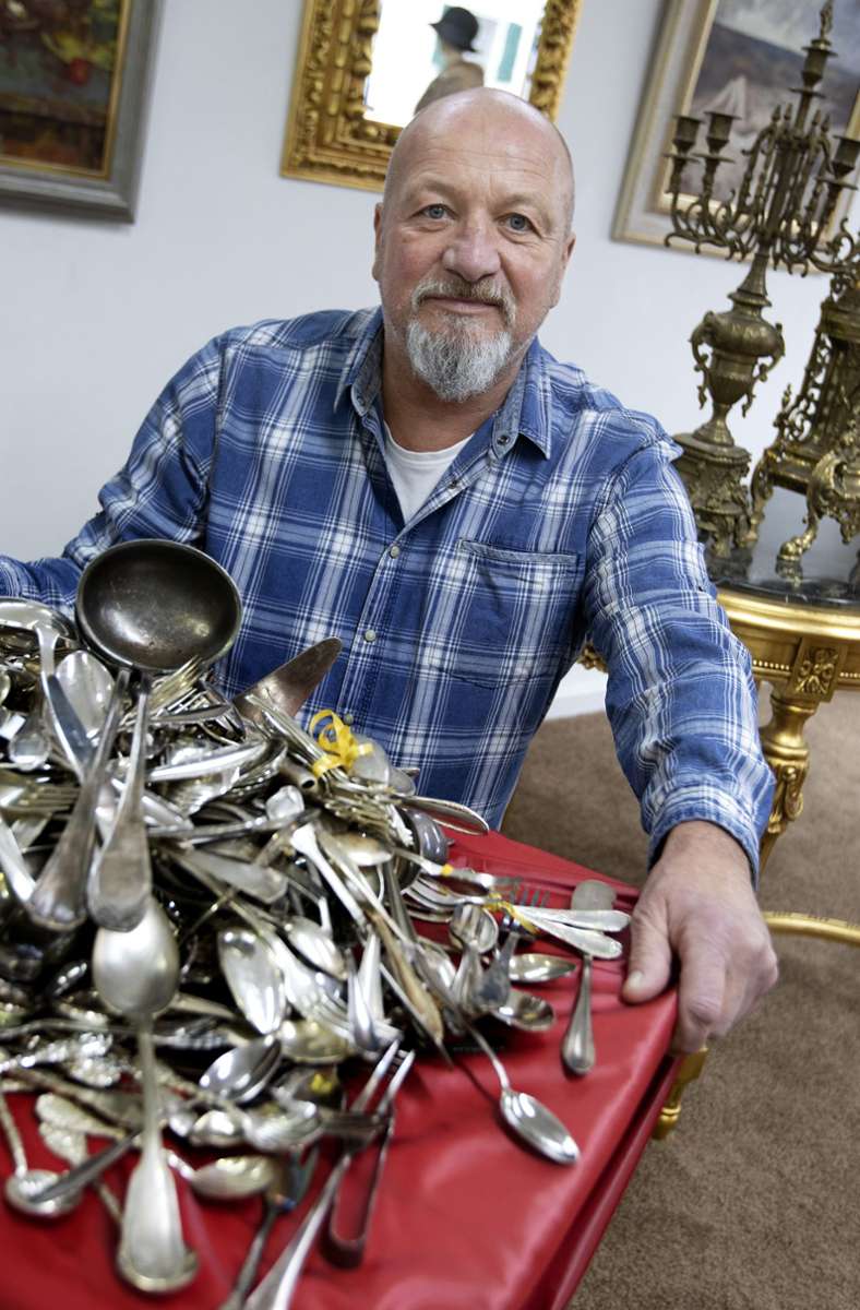 Silberbesteck kann Claus Breier heute kaum noch verkaufen.