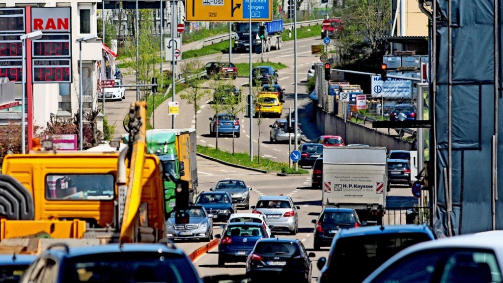 Verkehrschaos in Ditzingen: Der Stau löst sich noch nicht auf