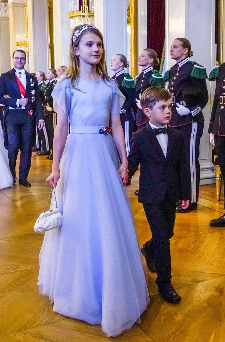 Prinzessin Estelle von Schweden: Die zehnjährige Estelle kam mit ihrem kleinen Bruder Prinz Oscar zu Ingrid Alexandras Feier.