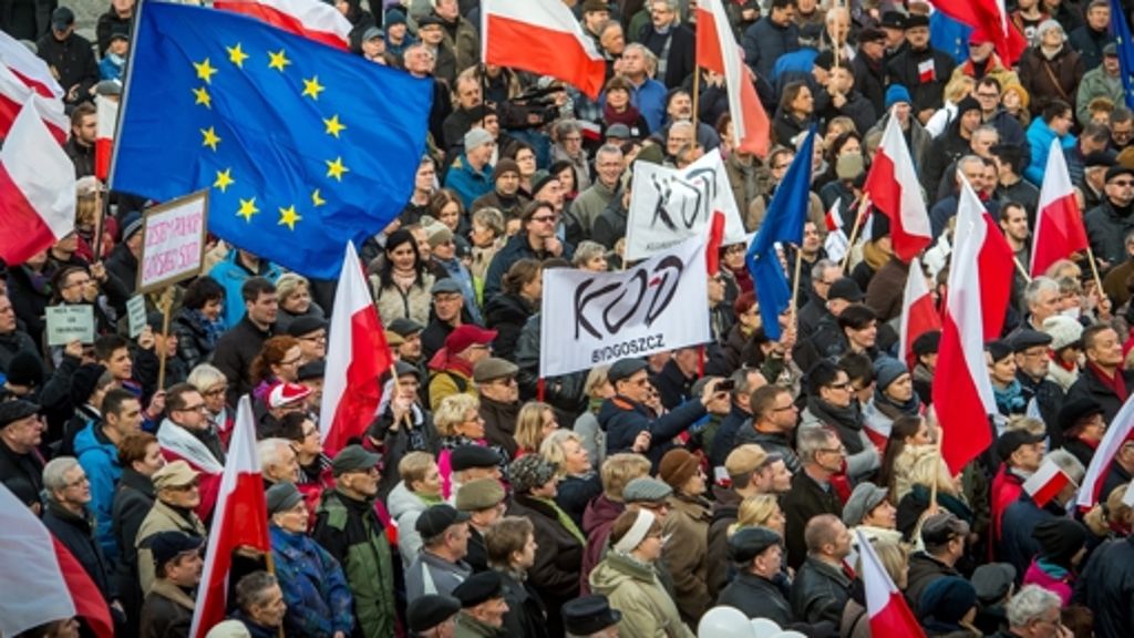 Verfassungsgericht verliert Macht: Polens Präsident setzt Gerichtsreform in Kraft