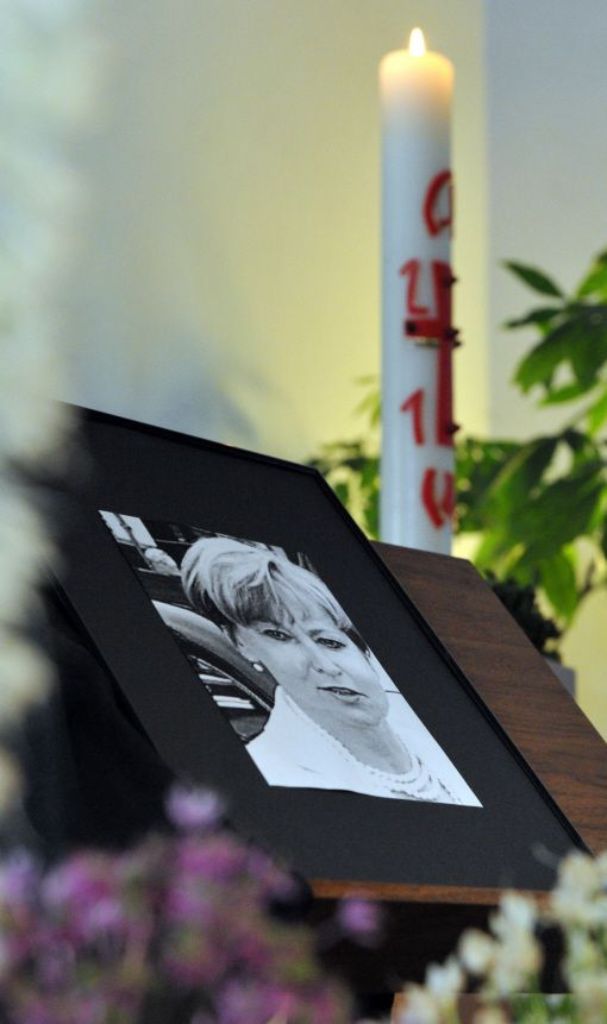 Am 9. Juni 2010 wird Maria Bögerl unter großer Anteilnahme beigesetzt.