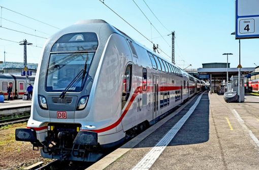 Ein Intercity-2 der Gäubahn steht im Stuttgarter Hauptbahnhof. Lange wird es ein solches Bild nicht mehr geben. Foto: 7aktuell.de/Fank Herlinger
