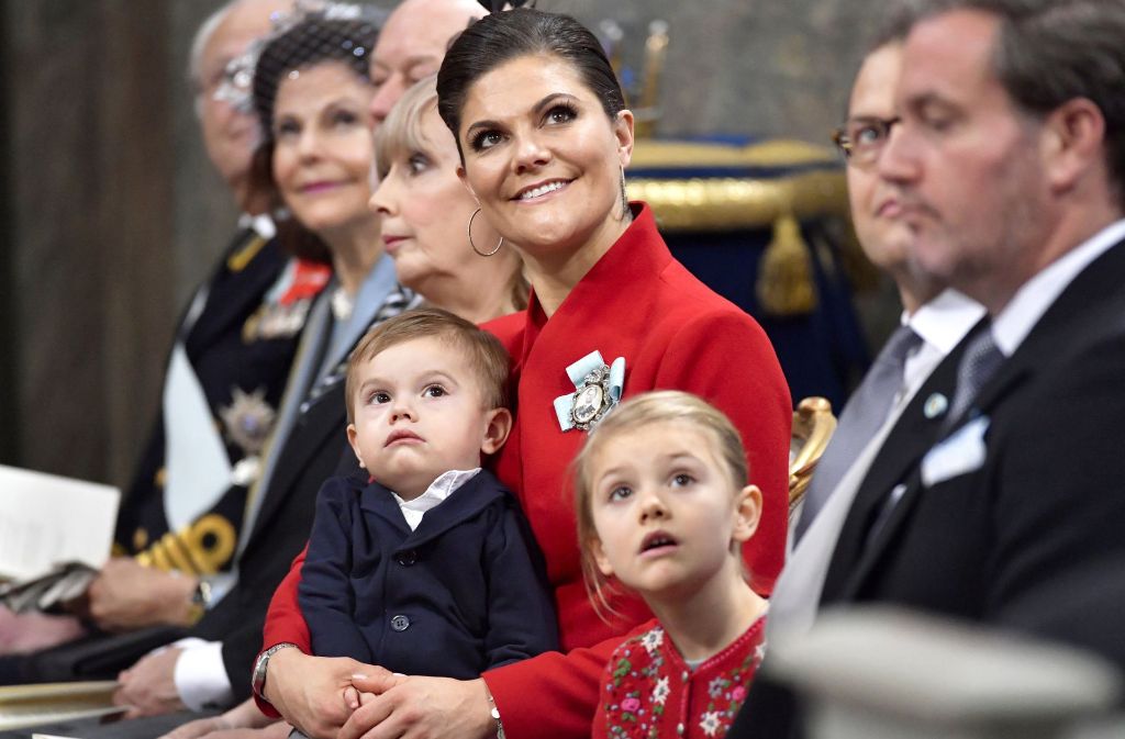 Kronprinzessin Victoria von Schweden mit ihren Kindern.