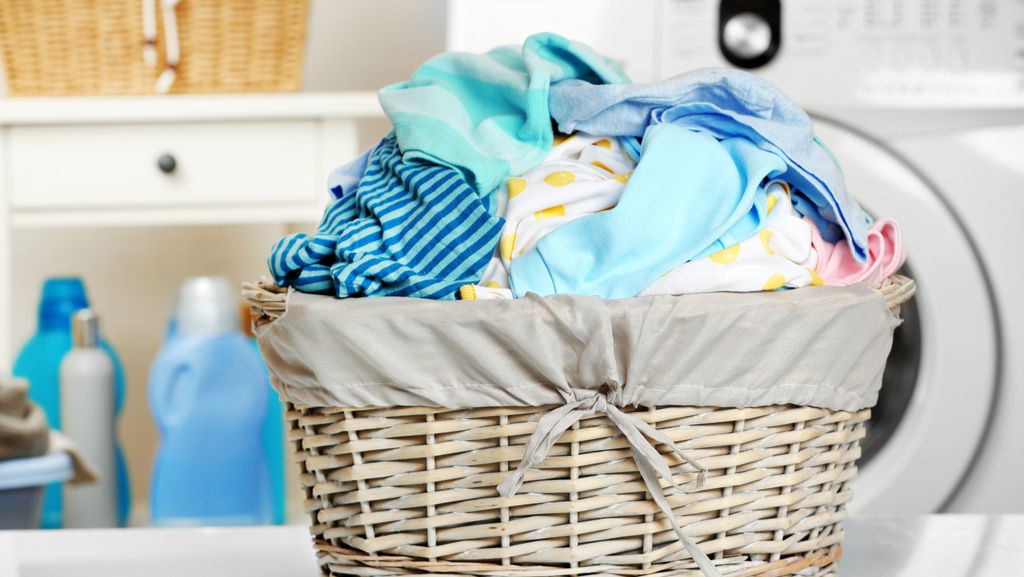 Wäsche sortieren: Anleitung für Singles, Paare und Großfamilien