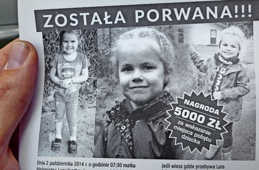 Mit Plakaten wie diesem sucht Thomas Karzelek in Polen nach seiner Tochter Lara. Foto: Tim Höhn
