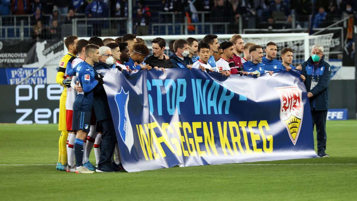 VfB Stuttgart bei der TSG Hoffenheim: Bewegende Schweigeminute vor Anpfiff