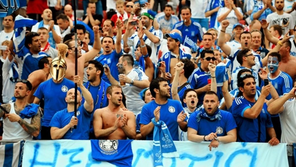  Morgen geht’s gegen Griechenland: Dessen Fans und heimische Medien schießen sich schon vor dem Viertelfinalspiel auf Deutschland ein. 