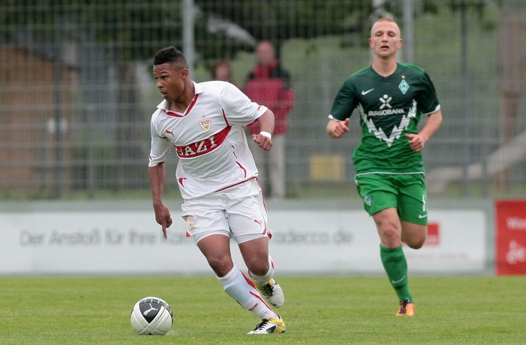 Gnabry ist gebürtiger Stuttgarter und machte von 2006 bis 2011 als Jugendspieler für den VfB auf dem Platz Tempo, ehe der heutige Nationalspieler schon als Teenager zum FC Arsenal wechselte.