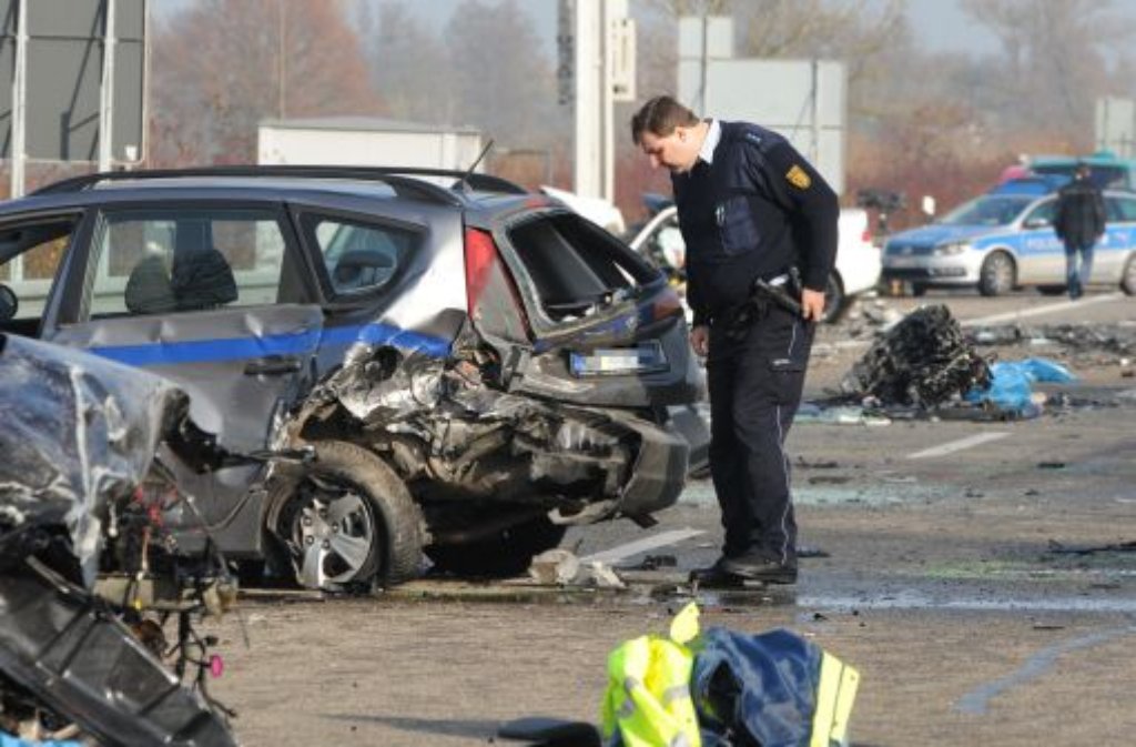 Fotos vom tragischen Unfall auf der A5 bei Offenburg.