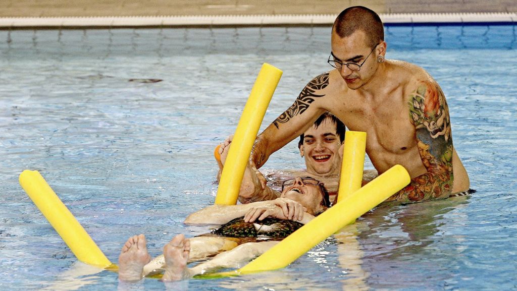 Projekt für Behinderte in Ludwigsburg: Die Inklusionsschwimmer vom  Campusbad