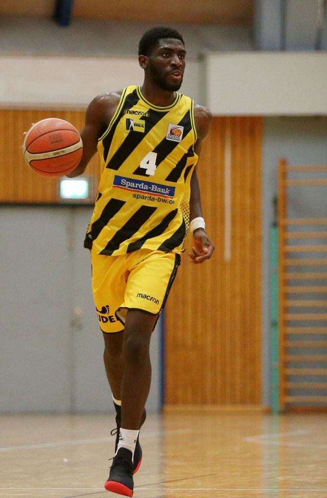 Basketballer Quirin Emanga Noupou (18) kam bei den MHP Riesen Ludwigsburg immerhin schon in der Champions League zum Einsatz. Trainer John Patrick hält große Stücke auf den 1,93 Meter großen Shooting Guard.
