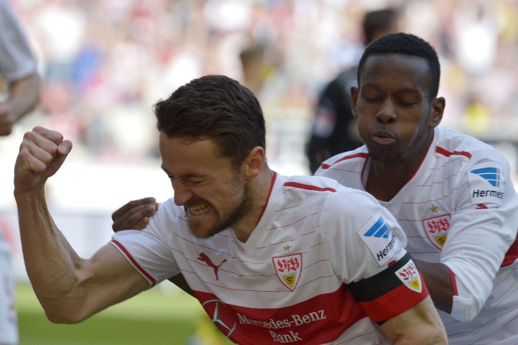 Gentner schießt das erste Tor für den VfB Stuttgart.