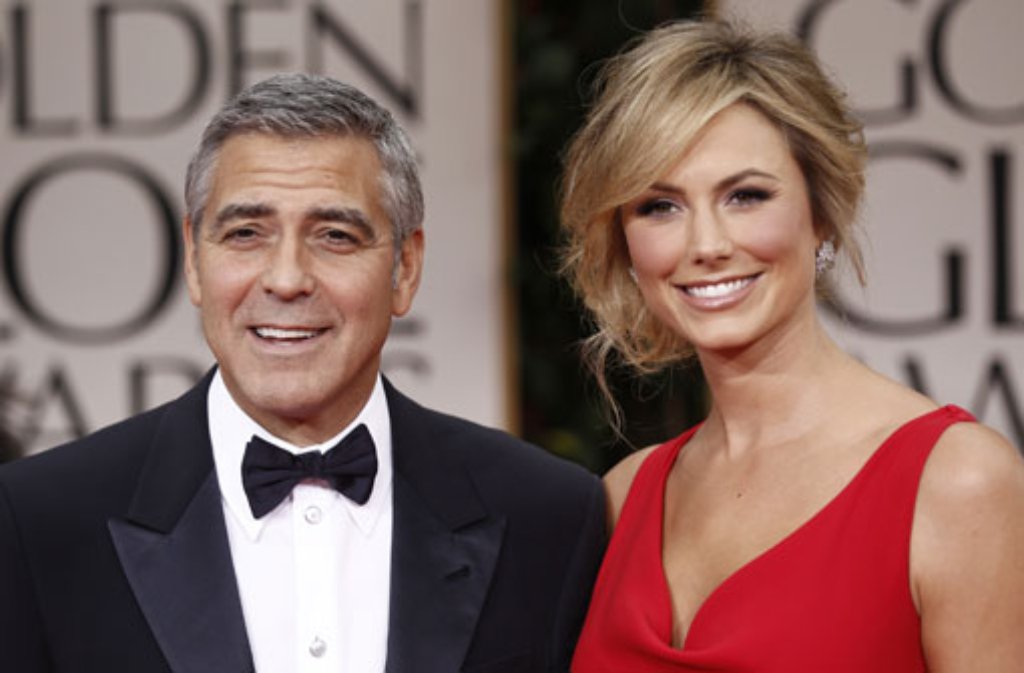 George Clooney brachte Freundin Stacy Keibler mit, die eine auffallend rote Robe von Valentino trug. Clooney räumte einen Golden Globe ab - die Preisverleihung gilt als wichtiger Gradmesser für die Oscars im Februar.