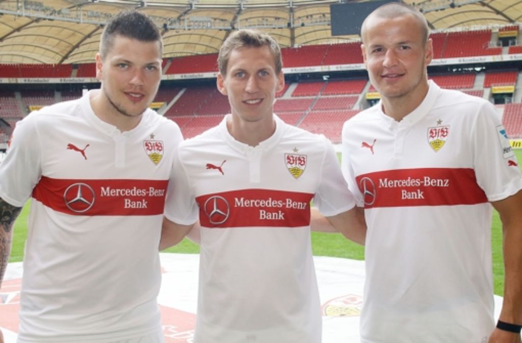 ...VfB Stuttgart. Neu sind hier Daniel Ginczek, Florian Klein und Adam Hlousek (von links). Der Stürmer...