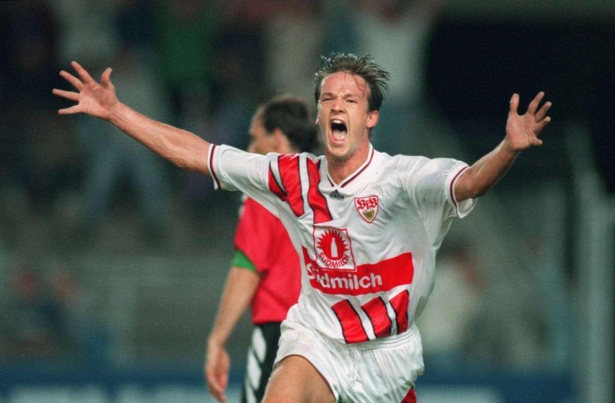 Im Sommer 1994 wechselte Bobic in die 1. Bundesliga zum VfB Stuttgart, für den er am ersten Spieltag der Saison 1994/95 im Spiel gegen den Hamburger SV debütierte. Nach seiner Einwechslung in der 73. Minute erzielte Bobic in der letzten Minute den 2:1-Siegtreffer für den VfB. In seinen ersten fünf Bundesligaspielen erzielte er jeweils einen Treffer – das ist bis heute ein einsamer Rekord. Damit begann seine Profikarriere, die ihren Höhepunkt wohl zu Zeiten des „Magischen Dreiecks“ mit Krassimir Balakow und Giovane Élber beim VfB Stuttgart hatte.