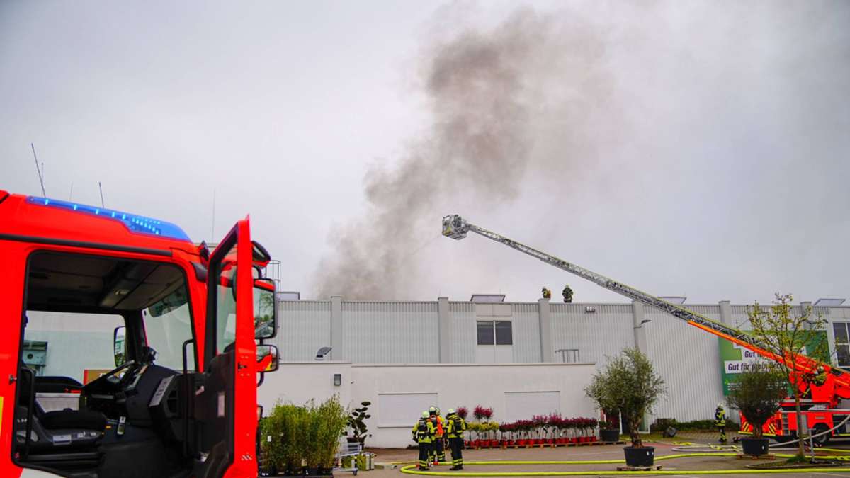 Kirchheim unter Teck: Brand in Baumarkt löst Großeinsatz der Feuerwehr aus