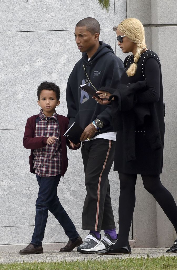 Auch der Sänger Pharrell Williams kam zusammen mit seiner Frau und seinem Sohn auf die Beerdigung.