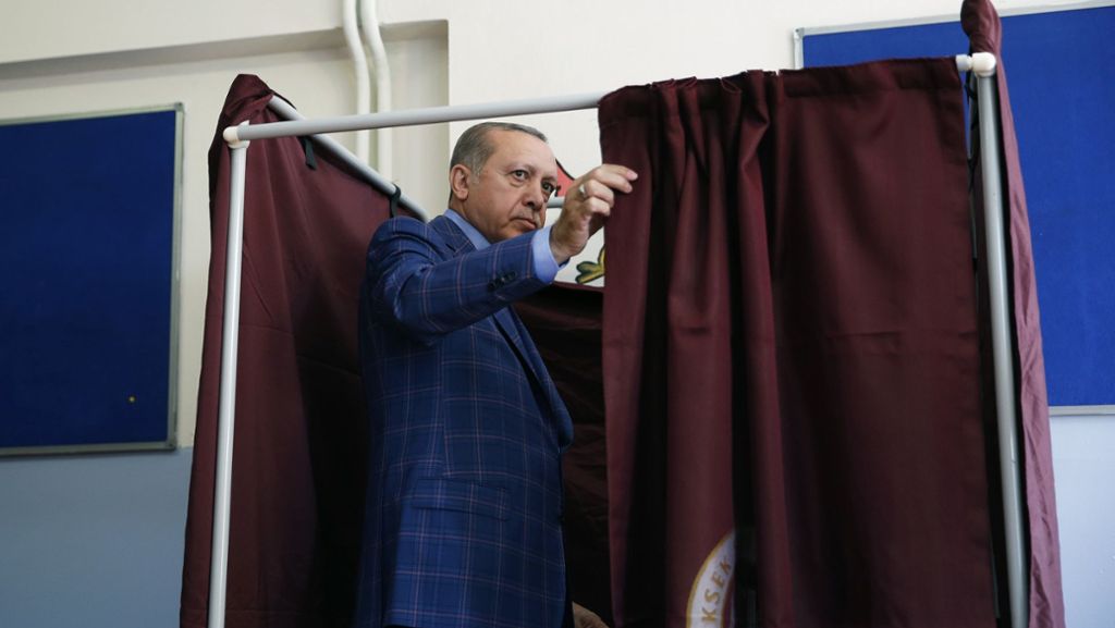 Referendum in der Türkei: Wähler entscheiden über Erdogans Präsidialsystem