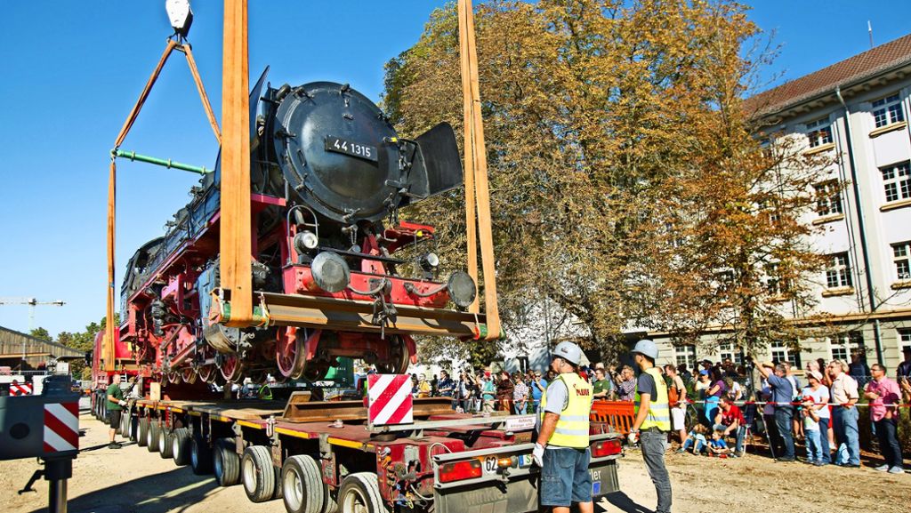 Göppingen: 100-Tonnen-Lok rollt über die Straßen