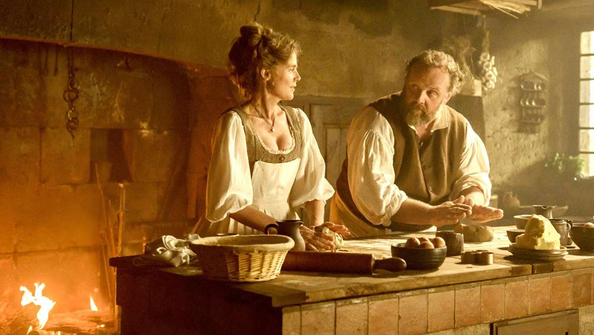  Ein Kochkünstler fällt 1789 bei seinem Herzog in Ungnade und eröffnet den ersten Landgasthof Frankreichs für jedermann in Eric Besnards Kinofilm „À la carte“. 