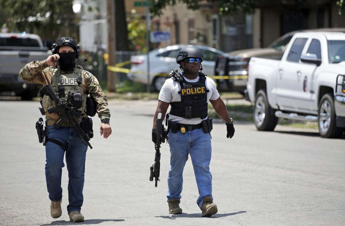 Der Angriff ereignete sich an einer Grundschule der 135 Kilometer westlich von San Antonio gelegenen Kleinstadt Uvalde.